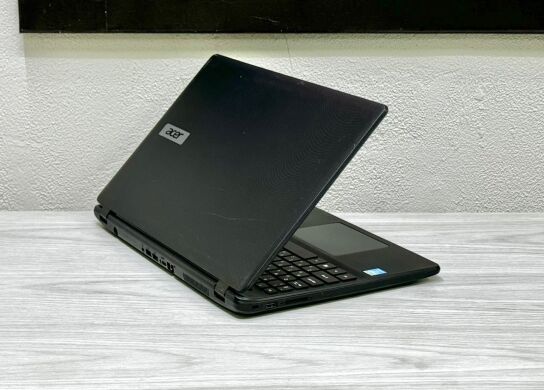 Ноутбук Б-класс Acer Aspire ES1-512 / 15.6" (1366x768) TN / Intel Pentium N3540 (4 ядра по 2.16 - 2.66 GHz) / 8 GB DDR3 / 120 GB SSD / Intel HD Graphics / WebCam / DVD-RW / Win 10 Home