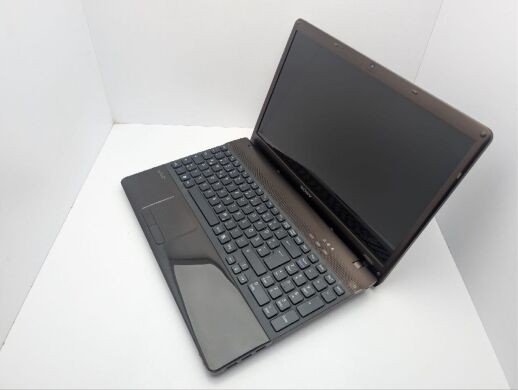 Ноутбук Sony VPC EB1C5E / 15.6" (1920x1080) TN / Intel Core i5-520M (2 (4) ядра по 2.4 - 2.9 GHz) / 8 GB DDR3 / 500 GB HDD / AMD Radeon HD 5650, 1 GB GDDR3, 128-bit / WebCam / DVD-ROM
