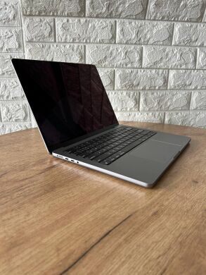 Ультрабук Apple MacBook Pro A2442 2021 / 14.0" (3024x1964) IPS / Apple M1 Pro (10 ядер по 2.1 - 3.2 GHz) / 16 GB DDR4 / 512 GB SSD / Apple GPU 7 Graphics / WebCam