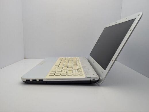 Ноутбук Sony VPCEA / 14" (1366x768) TN / Intel Core i3-350M (2 (4) ядра по 2.2 GHz) / 6 GB DDR3 / 320 GB HDD / Intel HD Graphics / WebCam / DVD-ROM