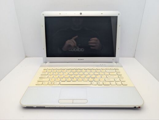 Ноутбук Sony VPCEA / 14" (1366x768) TN / Intel Core i3-350M (2 (4) ядра по 2.2 GHz) / 6 GB DDR3 / 320 GB HDD / Intel HD Graphics / WebCam / DVD-ROM