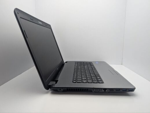 Ноутбук Medion Akoya P7624 / 17.3" (1600x900) TN / Intel Core i3-2350M (2 (4) ядра по 2.3 GHz) / 6 GB DDR3 / 1000 GB HDD / nVidia GeForce GT 630M, 1 GB GDDR5, 128-bit / WebCam / DVD-ROM