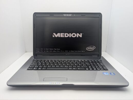 Ноутбук Medion Akoya P7624 / 17.3" (1600x900) TN / Intel Core i3-2350M (2 (4) ядра по 2.3 GHz) / 6 GB DDR3 / 1000 GB HDD / nVidia GeForce GT 630M, 1 GB GDDR5, 128-bit / WebCam / DVD-ROM