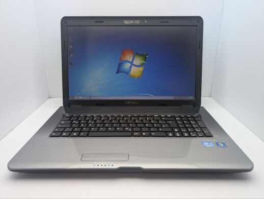 Ноутбук Medion Akoya P7624 / 17.3" (1600x900) TN / Intel Core i3-2350M (2 (4) ядра по 2.3 GHz) / 6 GB DDR3 / 1000 GB HDD / nVidia GeForce GT 630M, 1 GB GDDR5, 128-bit / WebCam / DVD-ROM