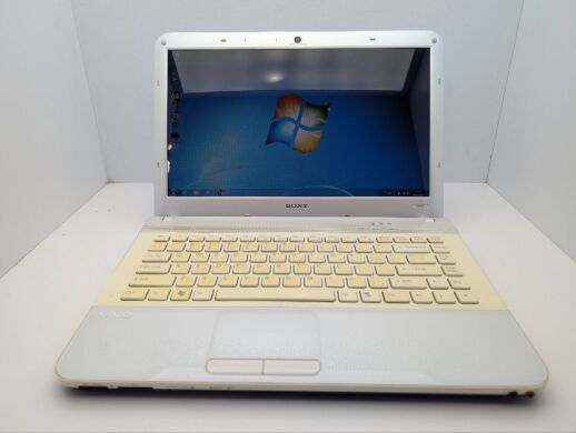 Ноутбук Sony VPCEA / 14" (1366x768) TN / Intel Core i3-350M (2 (4) ядра по 2.2 GHz) / 6 GB DDR3 / 320 GB HDD / Intel HD Graphics / WebCam / DVD-ROM