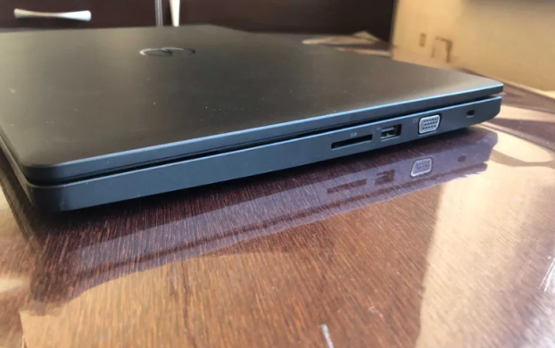 Ігровий ноутбук Dell Latitude 3570 / 15.6" (1366x768) TN / Intel Core i7-6500U (2 (4) ядра по 2.5 - 3.1 GHz) / 8 GB DDR3 / 128 GB SSD / nVidia GeForce 920M, 2 GB DDR3, 64-bit / WebCam
