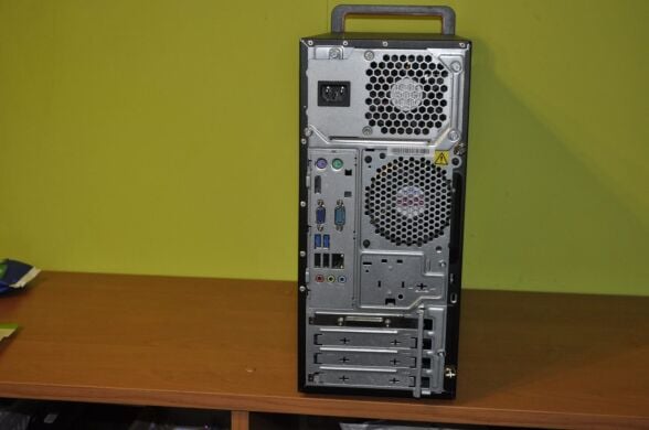 Комп'ютер Lenovo ThinkCentre M700 Tower / Intel Core i5-6400 (4 ядра по 3.7 - 3.3 GHz) / 8 GB DDR4 / 4000 GB HDD / Intel HD Graphics 530 / DVD-ROM