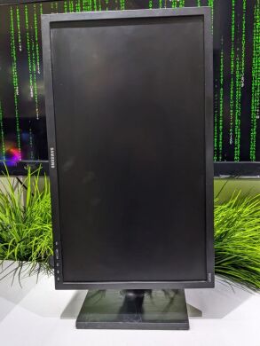 Монитор Samsung NC241 / 24" (1920x1080) TN / VGA / VESA 100x100 / Встроенные колонки 2x 1W 