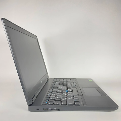 Ноутбук Dell Latitude 5580 / 15.6" (1920x1080) IPS / Intel Core i7-7820HQ (4 (8) ядра по 2.9 - 3.9 GHz) / 16 GB DDR4 / 256 GB SSD / nVidia GeForce 940MX, 2 GB GDDR5, 64-bit / WebCam / HDMI