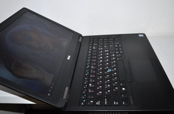 Ноутбук Dell Latitude E5570 / 15.6" (1366x768) TN / Intel Core i5-6200U (2 (4) ядра по 2.3 - 2.8 GHz) / 12 GB DDR4 / 120 GB SSD NEW / Intel HD Graphics 520 / WebCam / HDMI