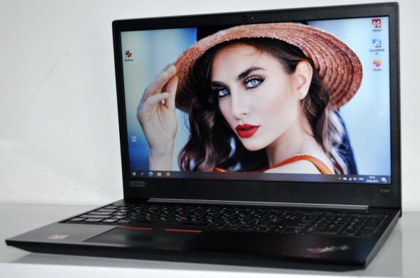 Ноутбук Lenovo ThinkPad E585 / 15.6" (1366x768) TN / AMD Ryzen 3 2200U (2 (4) ядра по 2.5 - 3.4 GHz) / 8 GB DDR4 / 360 GB SSD NEW / AMD Radeon Vega 3 Graphics / WebCam / HDMI / Windows 10 Pro