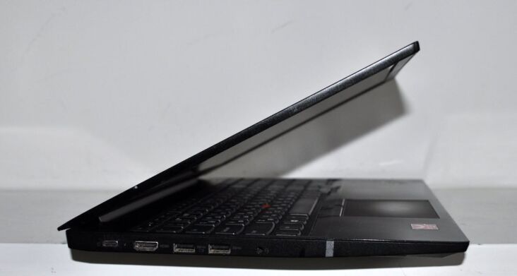 Ноутбук Lenovo ThinkPad E585 / 15.6" (1366x768) TN / AMD Ryzen 3 2200U (2 (4) ядра по 2.5 - 3.4 GHz) / 8 GB DDR4 / 360 GB SSD NEW / AMD Radeon Vega 3 Graphics / WebCam / HDMI / Windows 10 Pro