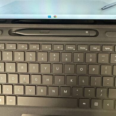 Планшет Microsoft Surface Pro 9 / 13" (2880x1920) IPS Touch / Intel Core i5-1235U (10 (12) ядер по 1.3 - 4.4 GHz) / 8 GB DDR3 / 256 GB SSD / Intel Iris Xe Graphics / WebCam