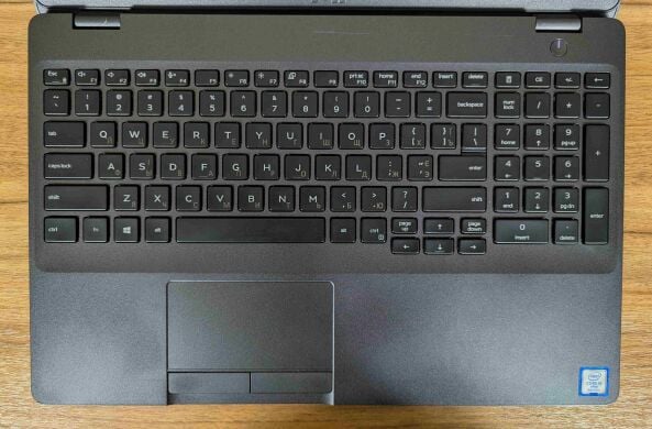 Ультрабук Dell Latitude 5501 / 15.6" (1920x1080) IPS / Intel Core i5-9400H (4 (8) ядра по 2.5 - 4.3 GHz) / 16 GB DDR4 / 512 GB SSD / Intel UHD Graphics 630 / HDMI / WebCam / Windows 10