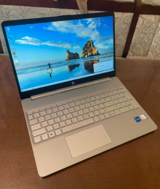 Ультрубук HP 15-dy5399nr / 15.6" (1920x1080) IPS / Intel Core i5-1235U (10 (12) ядер 3.3 - 4.4 GHz) / 16 GB DDR4 / 512 GB SSD / Intel Iris Xe Graphics eligible / WebCam