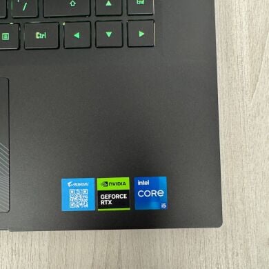 Ігровий ноутбук Б-клас Gigabyte Aorus 15 X5LF / 15.6" (1920x1080) IPS / Intel Core i5-13500H (12 (16) ядер по 3.5 - 4.7 GHz) / 16 GB DDR5 / 512 GB SSD / nVidia GeForce RTX 4050, 6 GB GDDR6, 96-bit / WebCam