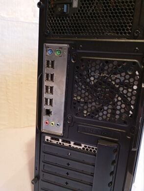 Ігровий ПК GameMax G561-FRGB Black Tower / Intel Xeon E5-2650 v2 (8 (16) ядер по 2.6 - 3.4 GHz) / 20 GB DDR3 / 480 GB SSD + 1000 GB HDD / nVidia GeForce GTX 1650, 4 GB GDDR6, 128-bit / 600W