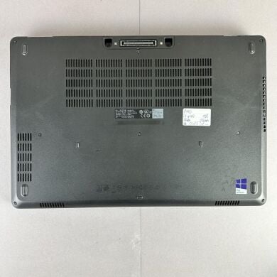 Игровой ноутбук Dell Latitude E5570 / 15.6" (1920x1080) IPS / Intel Core i7-6820HQ (4 (8) ядра по 2.7 - 3.6 GHz) / 16 GB DDR4 / 256 GB SSD / AMD Radeon R7 M370, 2 GB GDDR5, 128-bit / WebCam / HDMI Игровой ноутбук Dell Latitude E5570 / 15.6" (1920x1080) IPS / Intel Core i7-6820HQ (4 (8) ядра по 2.7 - 3.6 GHz) / 16 GB DDR4 / 256 GB SSD / AMD Radeon R7 M370, 2 GB GDDR5, 128-bit / WebCam / HDMI