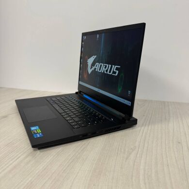 Ігровий ноутбук Б-клас Gigabyte Aorus 15 X5LF / 15.6" (1920x1080) IPS / Intel Core i5-13500H (12 (16) ядер по 3.5 - 4.7 GHz) / 16 GB DDR5 / 512 GB SSD / nVidia GeForce RTX 4050, 6 GB GDDR6, 96-bit / WebCam