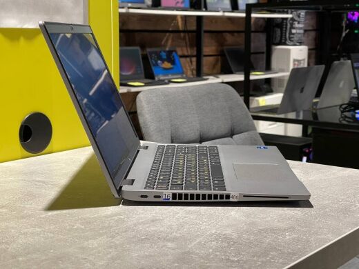 Ультрабук Dell Latitude 5520 / 15.6" (1920x1080) IPS / Intel Core i5-1135G7 (4 (8) ядра по 2.4 - 4.2 GHz) / 8 GB DDR4 / 480 GB SSD / Intel Iris Xe Graphics / WebCam