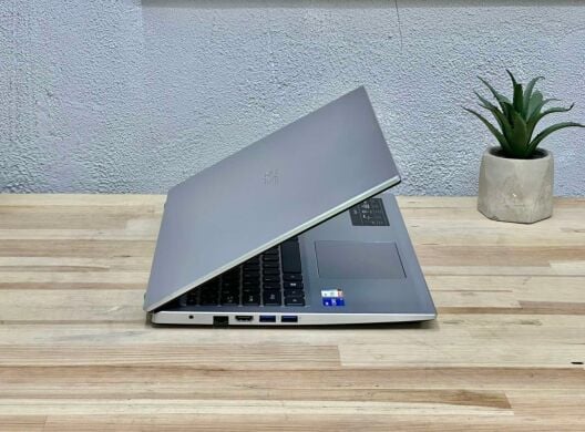 Ультрабук Acer Aspire 3 A315-58 / 15.6" (1920x1080) IPS / Intel Core i5-1135G7 (4 (8) ядра по 2.4 - 4.2 GHz) / 8 GB DDR4 / 512 GB SSD M.2 / Intel Iris Xe Graphics / WebCam / Win 11 Home