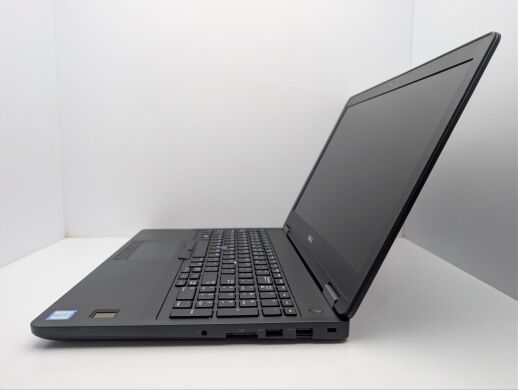 Ноутбук Б-клас Dell Latitude E5570 / 15.6" (1920x1080) IPS / Intel Core i7-6820HQ (4 (8) ядра по 2.7 - 3.6 GHz) / 8 GB DDR4 / 256 GB SSD M.2 / AMD Radeon R7 M370, 2 GB GDDR5, 128-bit / WebCam