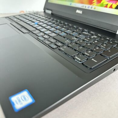 Игровой ноутбук Dell Latitude E5570 / 15.6" (1920x1080) IPS / Intel Core i7-6820HQ (4 (8) ядра по 2.7 - 3.6 GHz) / 16 GB DDR4 / 256 GB SSD / AMD Radeon R7 M370, 2 GB GDDR5, 128-bit / WebCam / HDMI Игровой ноутбук Dell Latitude E5570 / 15.6" (1920x1080) IPS / Intel Core i7-6820HQ (4 (8) ядра по 2.7 - 3.6 GHz) / 16 GB DDR4 / 256 GB SSD / AMD Radeon R7 M370, 2 GB GDDR5, 128-bit / WebCam / HDMI