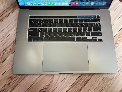 Ультрабук Б-клас Apple MacBook Pro 16 A2141 2019 / 16" (3072x1920) IPS / Intel Core i7-9750H (6 (12) ядер по 2.6 - 4.5 GHz) / 32 GB DDR4 / 500 GB SSD / AMD Radeon Pro 5300M, 4 GB GDDR6, 128-bit / WebCam / MacOS Ультрабук Б-клас Apple MacBook Pro 16 A2141 2019 / 16" (3072x1920) IPS / Intel Core i7-9750H (6 (12) ядер по 2.6 - 4.5 GHz) / 32 GB DDR4 / 500 GB SSD / AMD Radeon Pro 5300M, 4 GB GDDR6, 128-bit / WebCam / MacOS