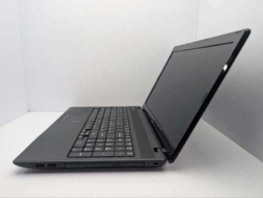 Ноутбук Acer Aspire 5250 / 15.6" (1366x768) TN / AMD E-300 (2 ядра по 1.3 GHz) / 6 GB DDR3 / 320 GB HDD / AMD Radeon HD 6310 Graphics / WebCam / DVD-ROM