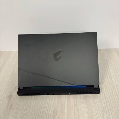 Ігровий ноутбук Б-клас Gigabyte Aorus 15 X5LF / 15.6" (1920x1080) IPS / Intel Core i5-13500H (12 (16) ядер по 3.5 - 4.7 GHz) / 16 GB DDR5 / 512 GB SSD / nVidia GeForce RTX 4050, 6 GB GDDR6, 96-bit / WebCam