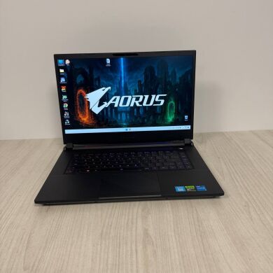 Ігровий ноутбук Б-клас Gigabyte Aorus 15 X5LF / 15.6" (1920x1080) IPS / Intel Core i5-13500H (12 (16) ядер по 3.5 - 4.7 GHz) / 16 GB DDR5 / 512 GB SSD / nVidia GeForce RTX 4050, 6 GB GDDR6, 96-bit / WebCam