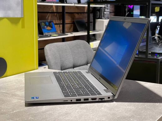 Ультрабук Dell Latitude 5520 / 15.6" (1920x1080) IPS / Intel Core i5-1135G7 (4 (8) ядра по 2.4 - 4.2 GHz) / 8 GB DDR4 / 480 GB SSD / Intel Iris Xe Graphics / WebCam
