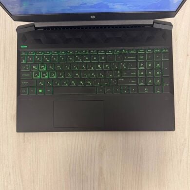Игровой ноутбук Б-класс HP Pavilion Gaming 15-ec1073dx / 15.6" (1920x1080) TN / AMD Ryzen 5 4600H (6 (12) ядер по 3.0 - 4.0 GHz) / 8 GB DDR4 / 512 GB SSD NVMe / nVidia GeForce GTX 1650, 4 GB GDDR6, 128-bit / WebCam