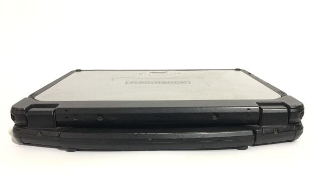 Защищенный нетбук-трансформер Б-класс Panasonic Toughbook CF-20 / 10.1" (1920x1200) IPS Touch / Intel Core M5-6Y57 (2 (4) ядра по 1.1 - 2.8 GHz) / 8 GB DDR3 / 256 GB SSD / Intel HD Graphics 615 / WebCam / Win 10 Pro / 2x АКБ