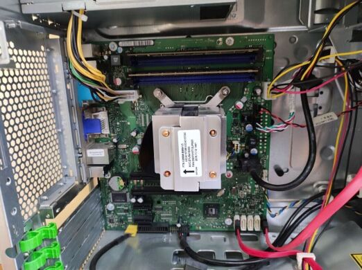 Ігровий ПК Fujitsu Esprimo P720 E90+ Tower / Intel Core i5-4590 (4 ядра по 3.3 - 3.7 GHz) / 16 GB DDR3 / 240 GB SSD / nVidia GeForce GTX 650, 1 GB GDDR5, 128-bit / 280W / HDMI