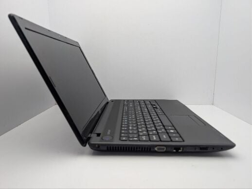 Ноутбук Acer Aspire 5250 / 15.6" (1366x768) TN / AMD E-300 (2 ядра по 1.3 GHz) / 6 GB DDR3 / 320 GB HDD / AMD Radeon HD 6310 Graphics / WebCam / DVD-ROM