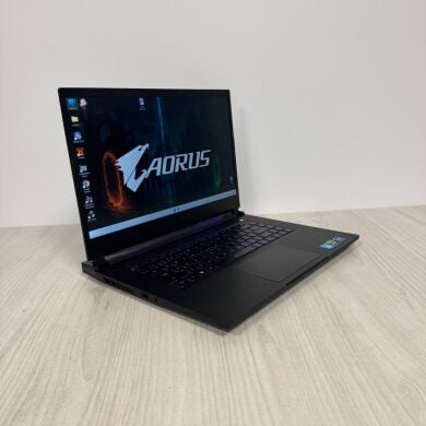 Ігровий ноутбук Б-клас Gigabyte Aorus 15 X5LF / 15.6" (1920x1080) IPS / Intel Core i5-13500H (12 (16) ядер по 3.5 - 4.7 GHz) / 16 GB DDR5 / 512 GB SSD / nVidia GeForce RTX 4050, 6 GB GDDR6, 96-bit / WebCam