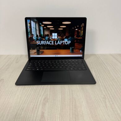 Ультрабук Б-клас Microsoft Surface Laptop 4 / 13.5" (2256x1504) IPS Touch / AMD Ryzen 5 4680U (6 (12) ядер по 2.2 - 4.0 GHz) / 16 GB DDR4 / 256 GB SSD NVMe / AMD Radeon RX Vega 7 Graphics / WebCam