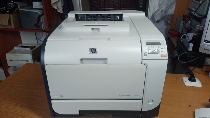 Принтер HP Color LaserJet CP2025dn / Лазерная цветная печать / 600x600 dpi / A4 / 21 стр/мин / Ethernet, USB 2.0 / Дуплекс