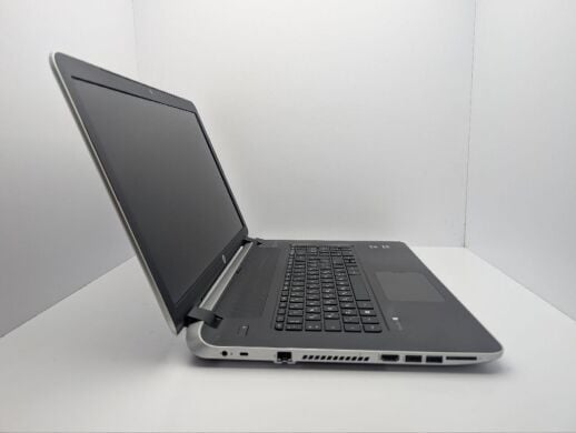 Ноутбук HP Pavilion 17-f005sr / 17.3" (1600x900) TN / AMD A8-6410 (4 ядра по 2.0 - 2.4 GHz) / 8 GB DDR3 / 240 GB SSD / AMD Radeon R7 M260, 2 GB GDDR3, 64-bit / WebCam / DVD-ROM