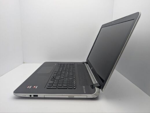 Ноутбук HP Pavilion 17-f005sr / 17.3" (1600x900) TN / AMD A8-6410 (4 ядра по 2.0 - 2.4 GHz) / 8 GB DDR3 / 240 GB SSD / AMD Radeon R7 M260, 2 GB GDDR3, 64-bit / WebCam / DVD-ROM