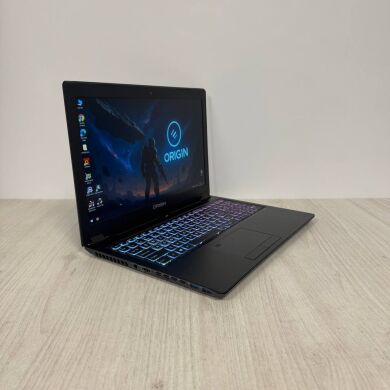 Ігровий ноутбук Б-клас Origin Evo 15-S P950ER-U / 15.6" (1920x1080) IPS / Intel Core i7-8750H (6 (12) ядер по 2.2 - 4.1 GHz) / 16 GB DDR4 / 128 GB SSD + 500 GB HDD / nVidia GeForce GTX 1070 Max-Q, 8 GB GDDR5, 256-bit / WebCam