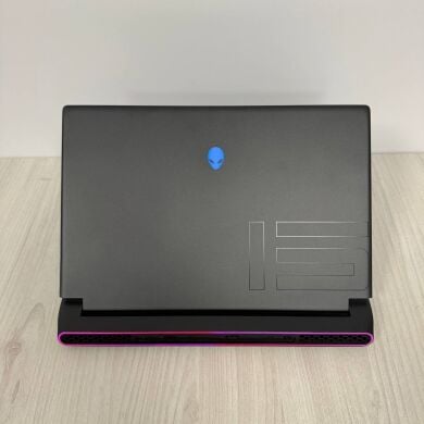 Игровой ноутбук Dell Alienware m15 R5 / 15.6" (1920x1080) IPS / AMD Ryzen 9 5900HX (8 (16) ядер по 3.3 - 4.6 GHz) / 16 GB DDR4 / 1000 GB SSD NVMe / nVidia GeForce RTX 3070, 8 GB GDDR6, 256-bit / WebCam