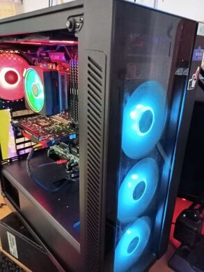 Ігровий ПК DeepCool Matrexx 55 V3 Tower / AMD Ryzen 5 1600 (6 (12) ядер по 3.2 - 3.6 GHz) / 32 GB DDR4 / 256 GB SSD + 1000 GB HDD / nVidia GeForce GTS 450, 1 GB GDDR5, 128-bit / 1200W Ігровий ПК DeepCool Matrexx 55 V3 Tower / AMD Ryzen 5 1600 (6 (12) ядер по 3.2 - 3.6 GHz) / 32 GB DDR4 / 256 GB SSD + 1000 GB HDD / nVidia GeForce GTS 450, 1 GB GDDR5, 128-bit / 1200W