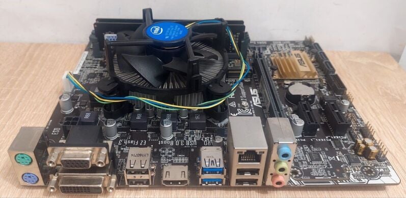 Комплект: материнская плата Asus H110M-A/M.2 / Intel Core i7-6700 (4 (8) ядра по 3.4 - 4.0 GHz) / 16 GB DDR4 / Intel HD Graphics 530 / Socket LGA1151 / Кулер