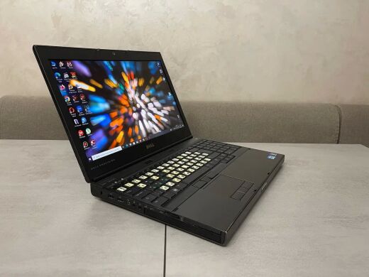 Мобільна робоча станція Dell Precision M4600 / 15.6" (1920x1080) IPS / Intel Core i7-2860QM (4 (8) ядра по 2.5 - 3.6 GHz) / 10 GB DDR3 / 240 GB SSD + 500 GB HDD / nVidia Quadro 2000M, 2 GB GDDR3, 128-bit / DVD-RW / HDMI / DisplayPort / Windows 10
