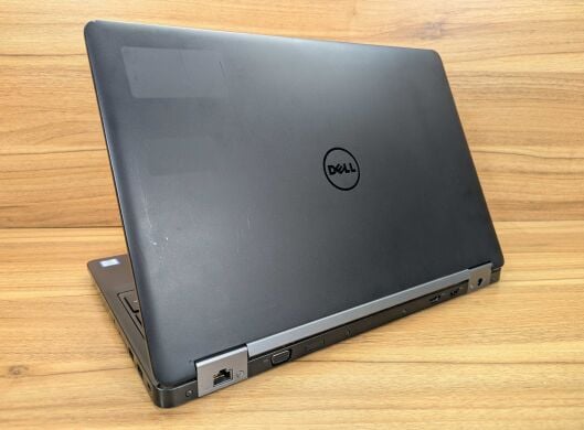 Ноутбук Dell Latitude E5570 / 15.6" (1920x1080) IPS Touch / Intel Core i5-6300U (2 (4) ядра по 2.4 - 3.0 GHz) / 8 GB DDR4 / 256 GB SSD / AMD Radeon R7 M360, 2 GB DDR3, 64-bit / WebCam / VGA / Windows 10