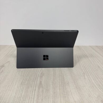 Планшет Microsoft Surface Pro 9 / 13" (2880x1920) IPS Touch / Intel Core i5-1235U (10 (12) ядер по 1.3 - 4.4 GHz) / 8 GB DDR3 / 256 GB SSD / Intel Iris Xe Graphics / WebCam