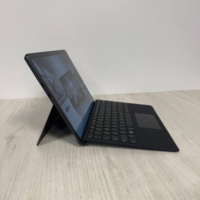 Планшет Microsoft Surface Pro 9 / 13" (2880x1920) IPS Touch / Intel Core i5-1235U (10 (12) ядер по 1.3 - 4.4 GHz) / 8 GB DDR3 / 256 GB SSD / Intel Iris Xe Graphics / WebCam