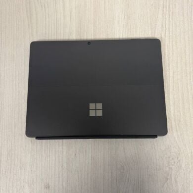 Планшет Microsoft Surface Pro 9 / 13" (2880x1920) IPS Touch / Intel Core i5-1235U (10 (12) ядер по 1.3 - 4.4 GHz) / 8 GB DDR3 / 256 GB SSD / Intel Iris Xe Graphics / WebCam